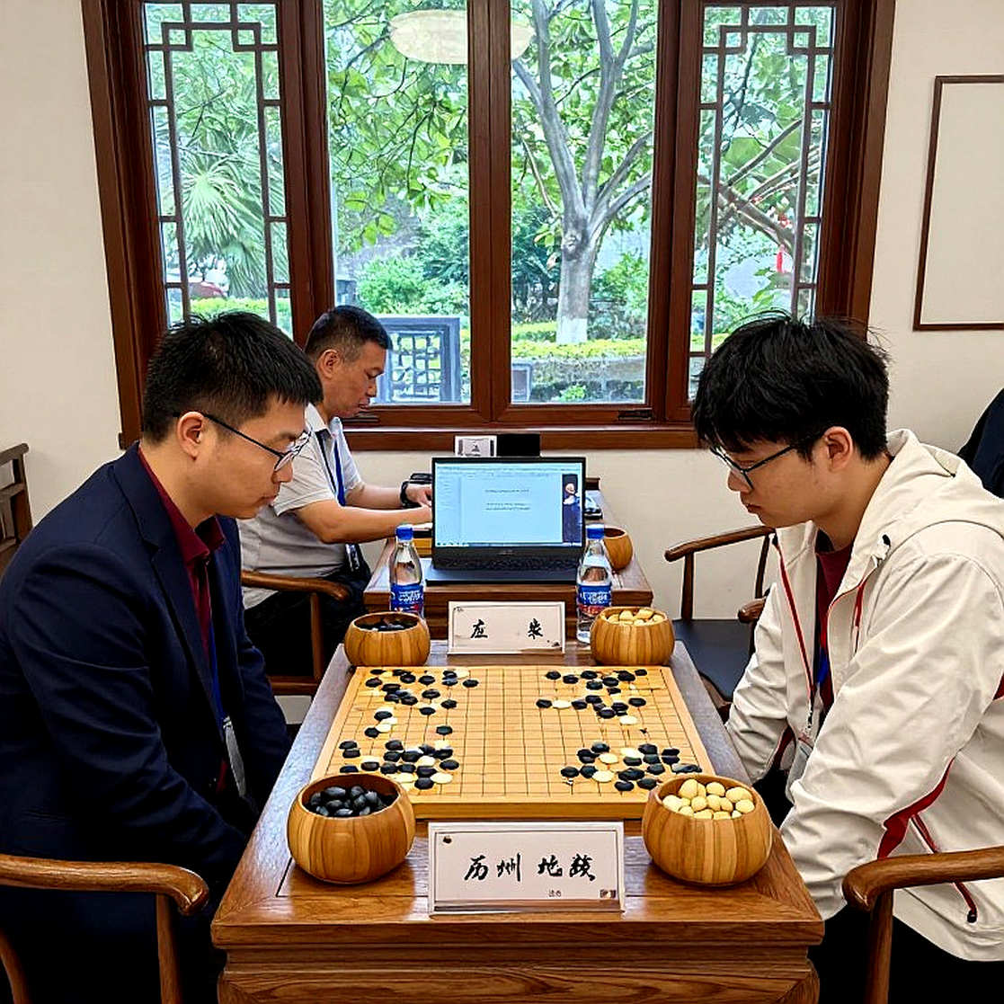 FIDE सर्वे: चार में से तीन महिला शतरंज खिलाड़ियों ने भेदभाव या उत्पीड़न बताया, पर भाजक का ज़िक्र नहीं